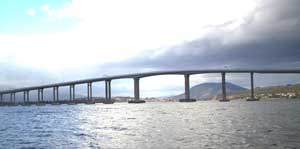 hobart tourist information derwent river bridge hobart tasmania