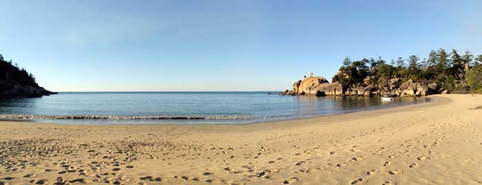 beach on magnetic island