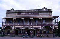 railway hotel in ravenswood